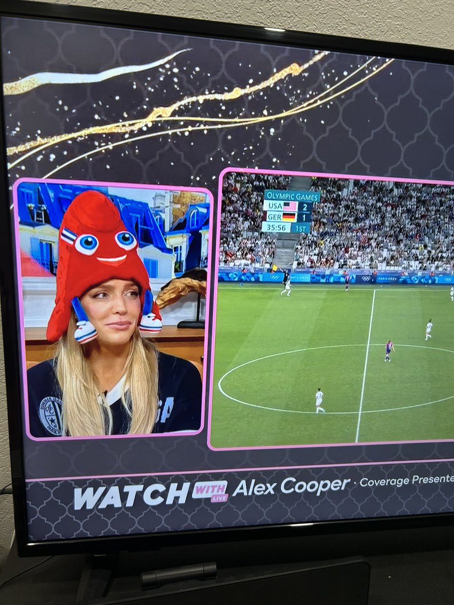 niki_mariee's tweet image. “I’m literally having the time of my life, who gave me a show on Peacock?” - Alex Cooper 😂🤣💀 . Get her on ESPN guys this is what I crave out of the rare sports coverage I watch #WatchWithAlexCooper