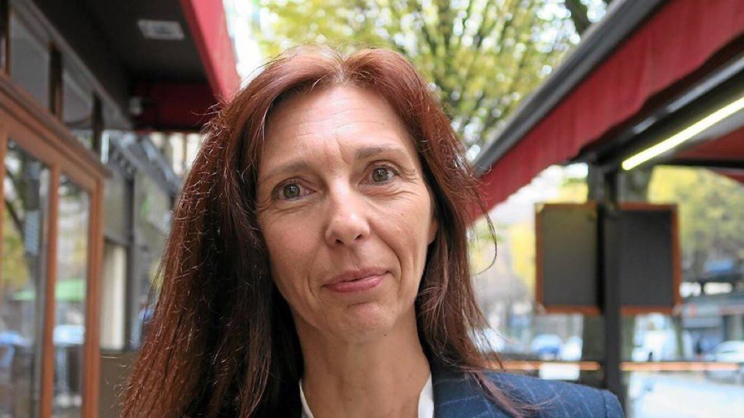 _ilpartigiano's tweet image. Voici Stéphanie Gibaud.

Nous lui devons les révélations sur les méthodes d&apos;évasion fiscale pratiquées par UBS.

Grâce à elle, l&apos;Etat a récupéré 1,8 milliard d&apos;€.

Depuis, elle a perdu son travail, vit au RSA. 

L&apos;Etat lui a refusé toute indemnisation.

L’œuvre de Macron.