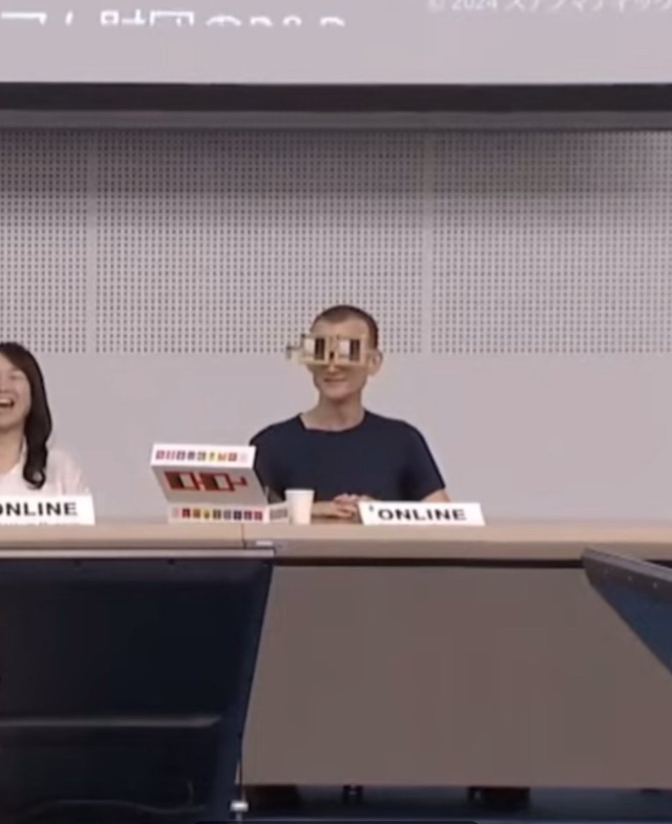 RachelOnchain's tweet photo. So happy to see this! 🙏

I worked on this event (Ethereum Quorum) for months on the EDCON team, and to see @VitalikButerin come out to Tokyo to support AND wear noggles is an absolute treat.

A very special moment for @nounsdao! 
⌐◨-◨ https://t.co/HERBYerpqS