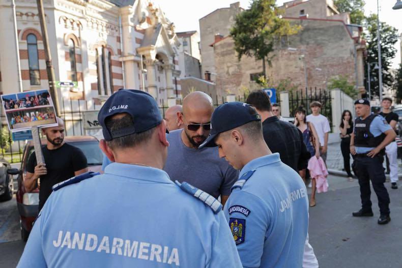 EscapeMatrixapp's tweet image. TATE ON A PROTEST