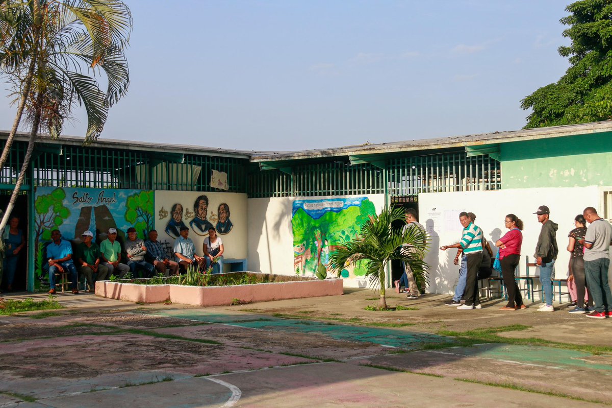 johanitakenpo's tweet image. Este #28Jul, el pueblo de #Mariño continúa en los centros de votación activos en las 5 parroquias, participando con entusiasmo y alegría en esta fiesta electoral. #VotaPorLaPaz2024