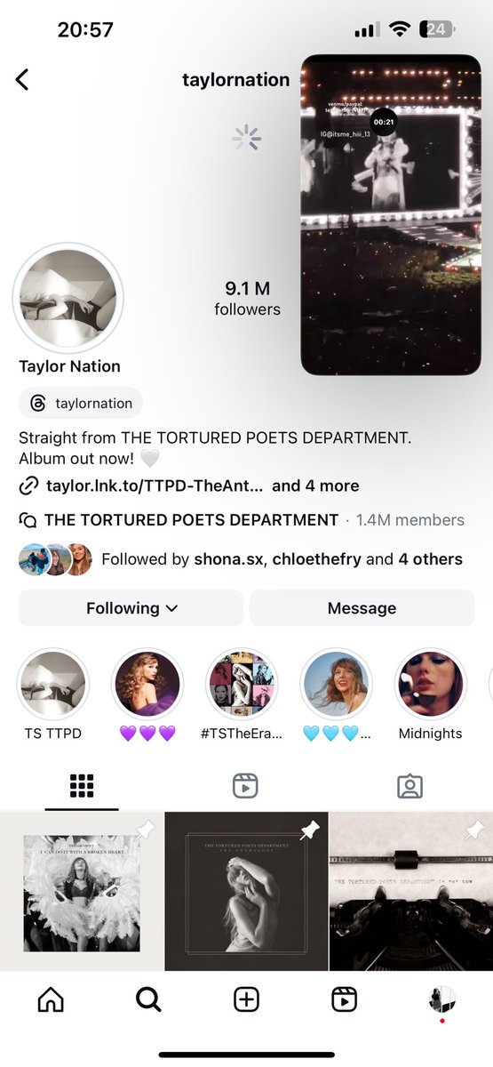 S2luce's tweet photo. Anyone else aggressively refreshing @taylornation13 incase they go live again 🤡 https://t.co/qnrRr3Ijmu
