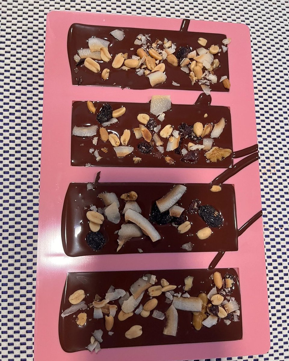 EJENCALADA's tweet photo. #cocoalate #cocoa #cacao 🇪🇨🍫
Custom made for someone very special!
¡Hecho a medida para alguien muy especial! 
#customcrafted #chocolate #farmtobar https://t.co/pyriTGeyKl