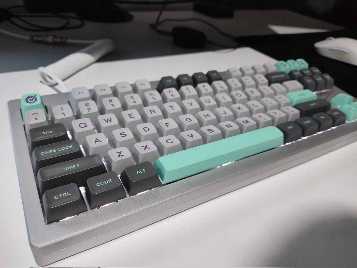 im_takke's tweet image. Ahora ya después de la party, más tranquilo agradecer el regalazo de todo el grupo y el trabajazo de @ItsJoshDesign de este pedazo de teclado es impresionante y justo lo que quería la verdad de 10