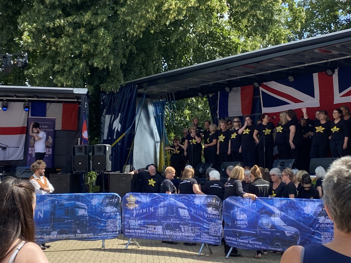 KTATOK's tweet photo. Enjoyed myself immensely yesterday, compering the Medway River Festival. Highlights included the massed ranks of the @RockChoir belting out some classics, the aural and visual assault which was @BlocoFogoSamba.  Special mention as well to Looking Back with their maximum R&amp;B set. https://t.co/jJdLmzRdlK