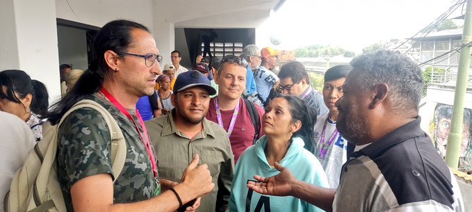 AnibalGarzon's tweet photo. Para aquellos medios internacionales y sectores de derechas que atacan a Venezuela como régimen antidemocrático, he tenido el placer de visitar 3 colegios electorales y he percibido un ambiente envidiable de participación, democracia, transparencia, convivencia y respeto mutuo. https://t.co/QyRy4PYsDC