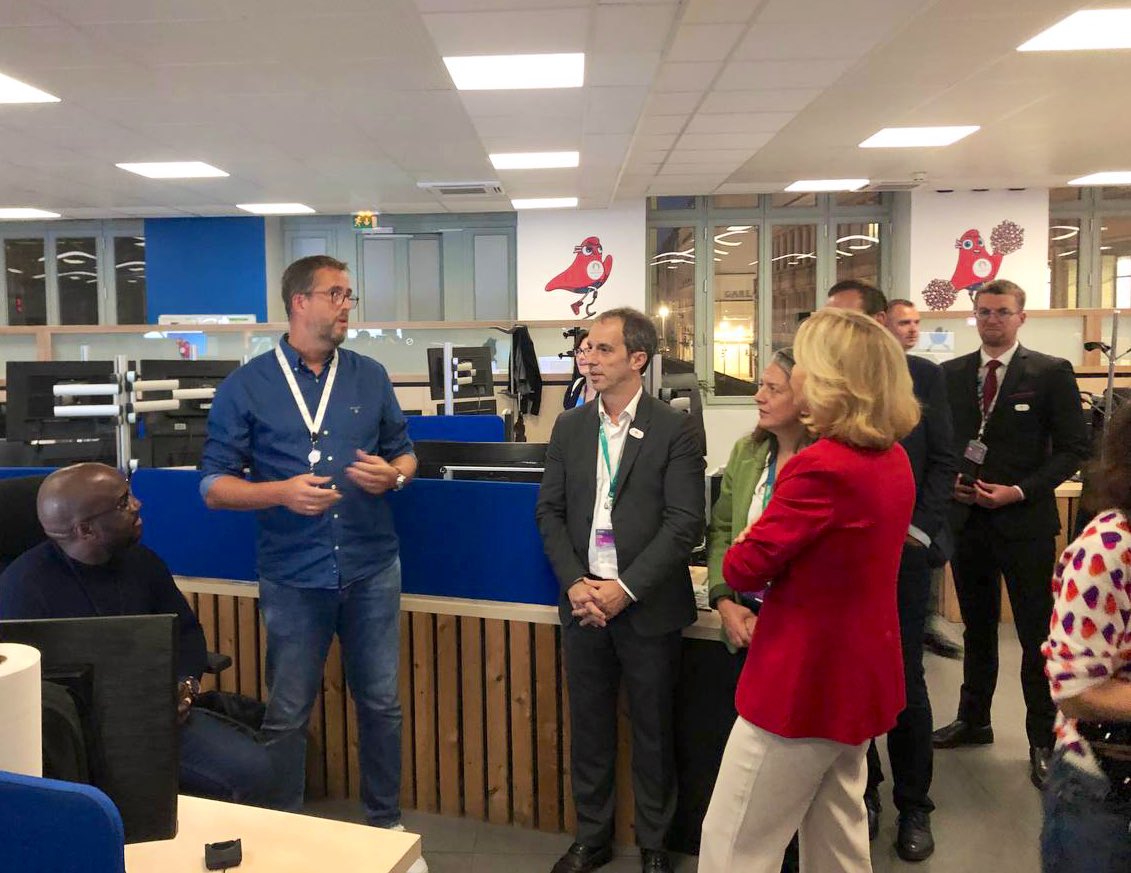 Après des années de préparation, nos équipes #Transilien pour <a href="/IDFmobilites/">IDF Mobilités</a> sont sur le pont pour assurer ces premiers jours des Jeux de #Paris2024: on est prêts, on est au rdv, on reste mobilisés !
Hier soir à Gare du Nord avec <a href="/vpecresse/">Valérie Pécresse</a> et Séverine Lepère pour remercier et