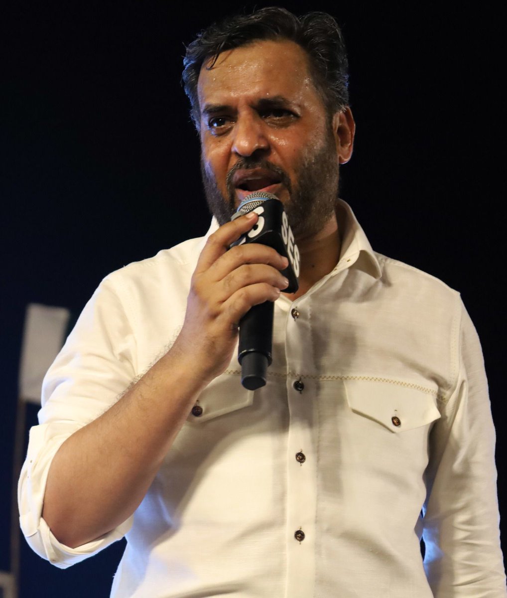 LahoreNuman's tweet photo. ایم کیو ایم پاکستان نوجوانوں کی کی وہ آخری امید ھے جو اس قوم۔کے نوجوانوں کو بھترین مسقبل  دے سکتی ھے۔اور نوجوانوں کو مختلف علوم میں ھنر مند بنانے کے لیے شب و روز کوشاں ھے 

اس قوم کو شمشیر کی حاجت نھیں رھتی

ھو جس کے نوجوانوں کی خودی صورت فولاد
#MQMYouthConvention https://t.co/8le0QHI8jX