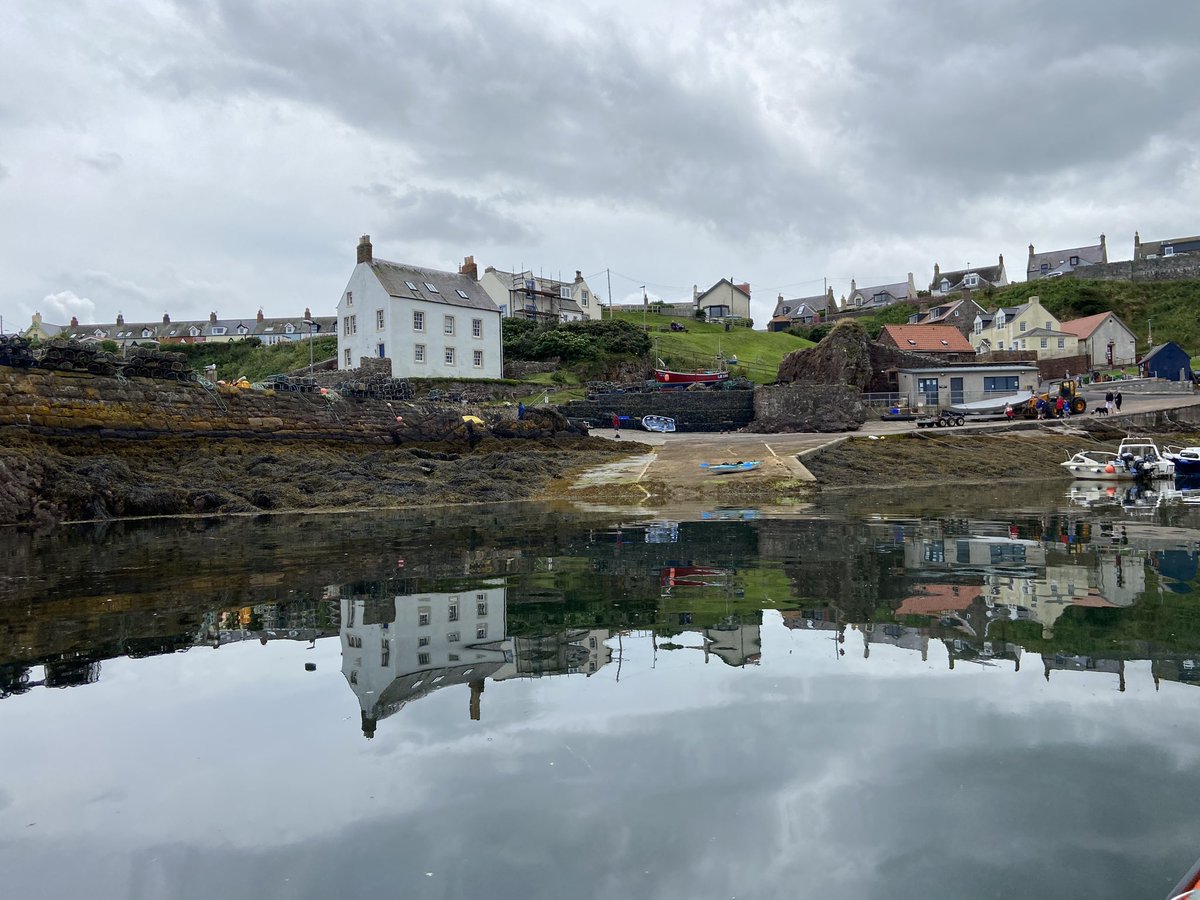 jamesan34033763's tweet photo. St Abbs from the Harbour. Absolutely stunning! https://t.co/375mUwi4Gs