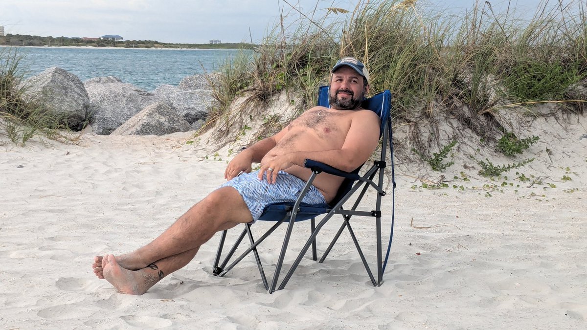 LEVR210's tweet image. Time to relax for a bit!!