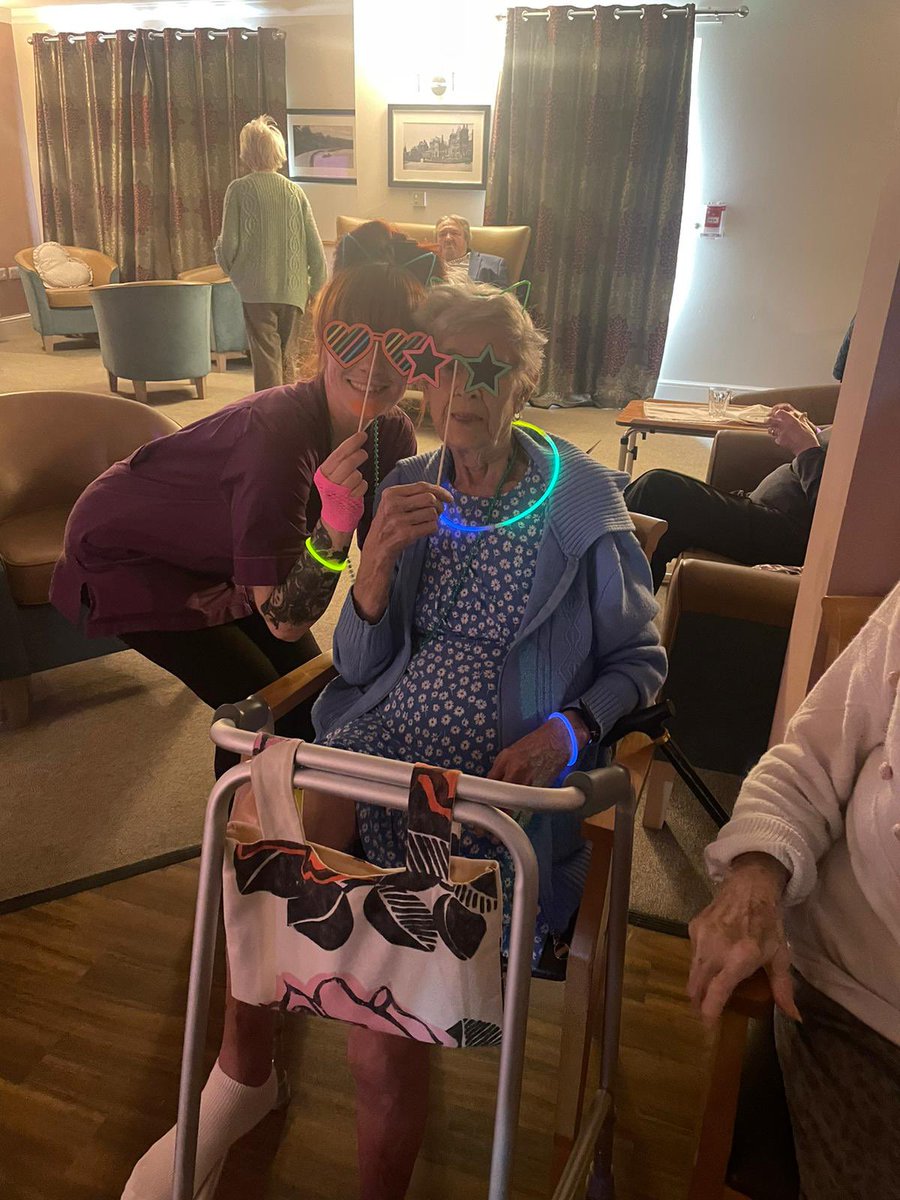 Oak Tree Lodge care home tweet media