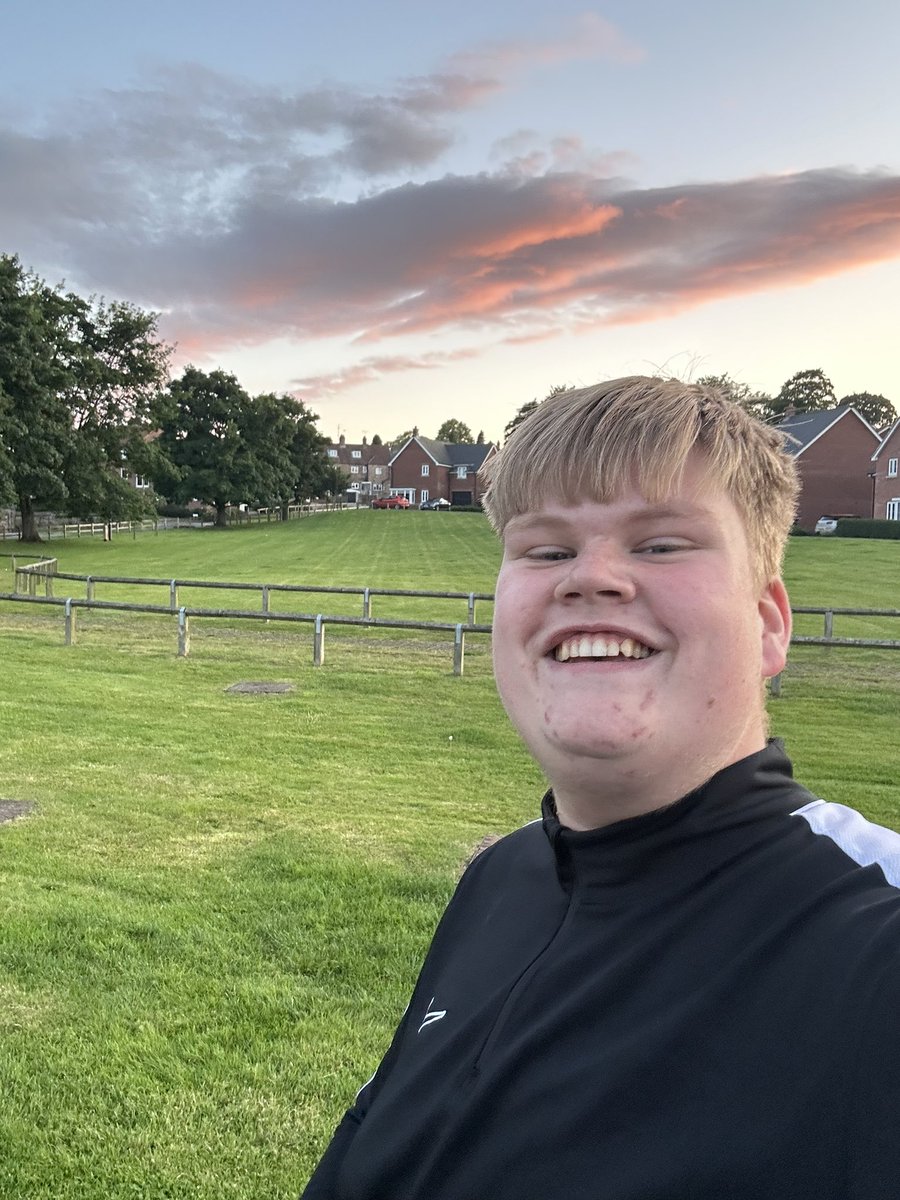 Thehullboy1's tweet image. Next week I am going to attempt my hardest challenge yet. 15 miles every day for a week to try raise awareness for mental health. Each mile representing one of the 15 people who commit suicide every day in the UK. We are all in this battle together. Mental health matters❤️🫡