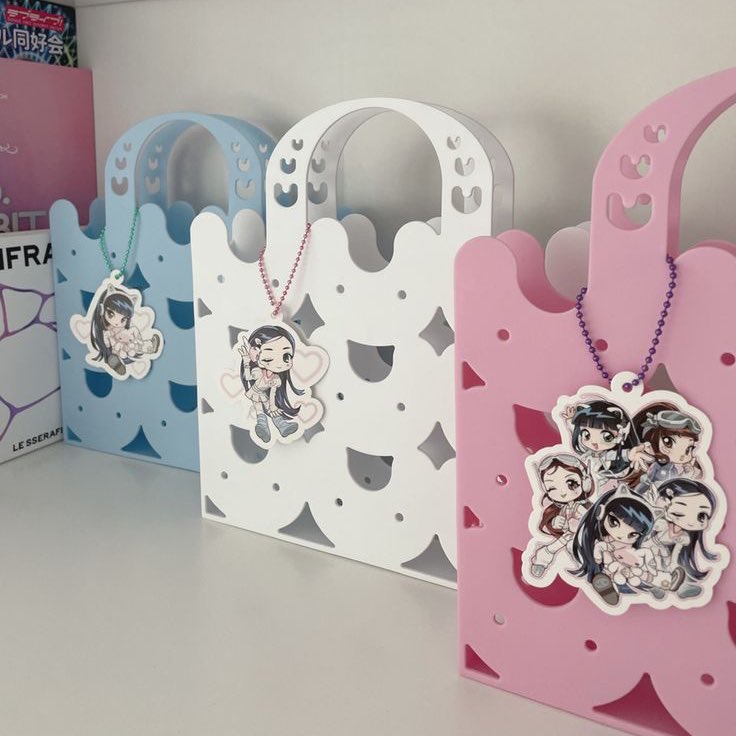 imiofari's tweet image. girls just want newjeans bags 
🎀🌷🫧🐰👛