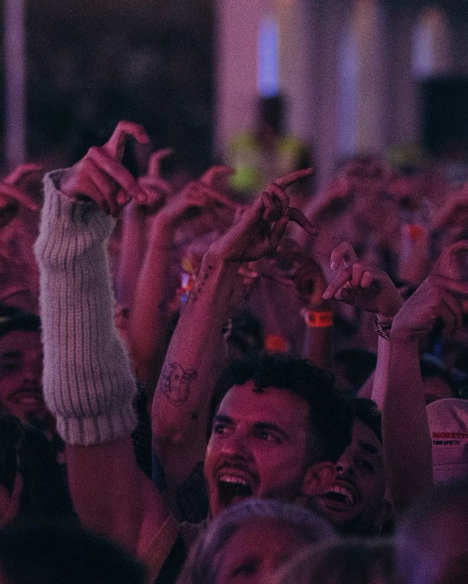 Camila_Cabello's tweet image. one month of c, xoxo 
😭

c, xoxo is a diary entry in the lifelong journey to live a life that is authentically and boldly and joyfully signed by me

…..it is unbelievably hard. 

and it has been unbelievably vulnerable to do it out loud and put out this album 

and see it be…