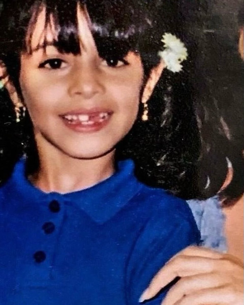 Camila_Cabello's tweet image. one month of c, xoxo 
😭

c, xoxo is a diary entry in the lifelong journey to live a life that is authentically and boldly and joyfully signed by me

…..it is unbelievably hard. 

and it has been unbelievably vulnerable to do it out loud and put out this album 

and see it be…