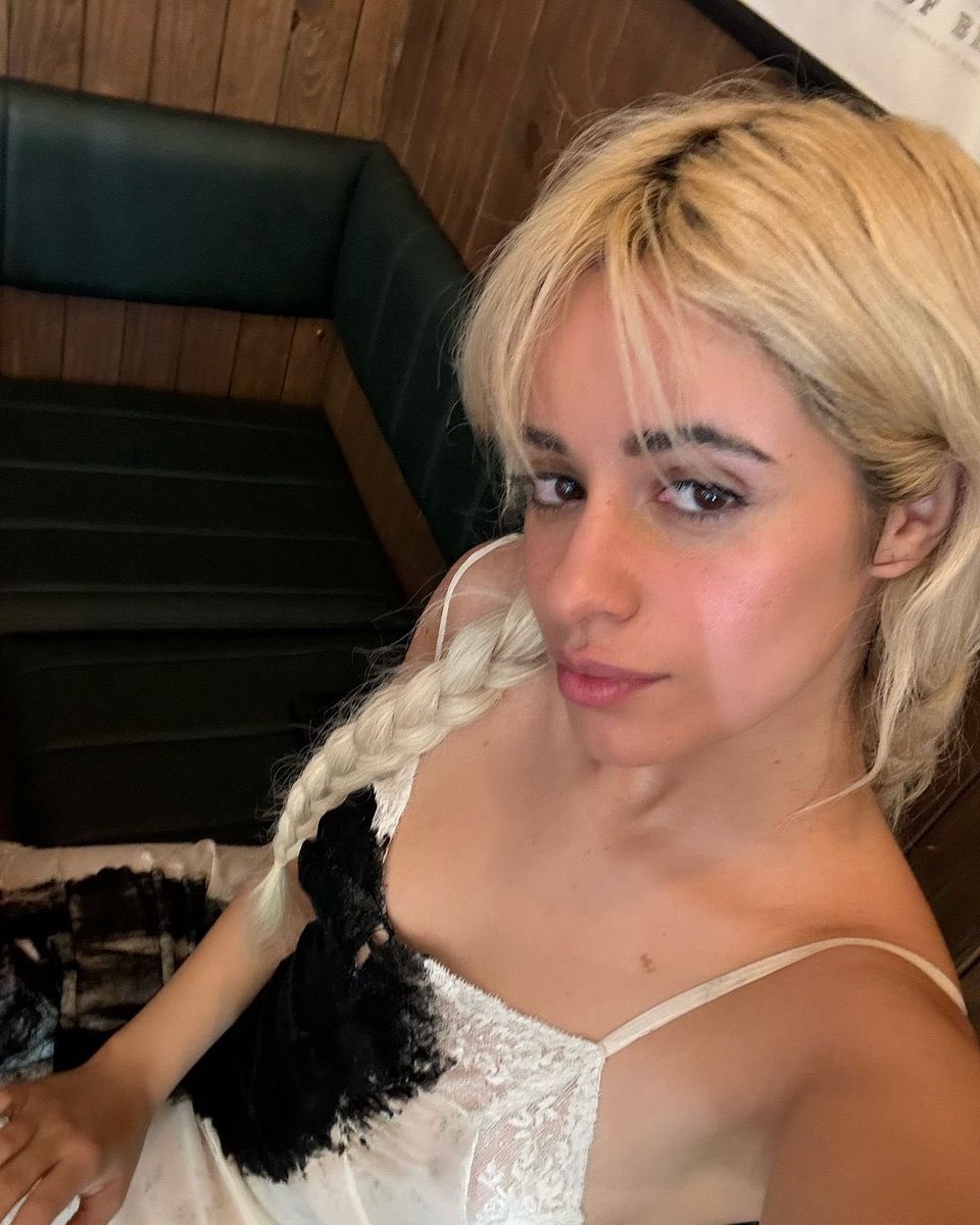 Camila_Cabello's tweet image. one month of c, xoxo 
😭

c, xoxo is a diary entry in the lifelong journey to live a life that is authentically and boldly and joyfully signed by me

…..it is unbelievably hard. 

and it has been unbelievably vulnerable to do it out loud and put out this album 

and see it be…