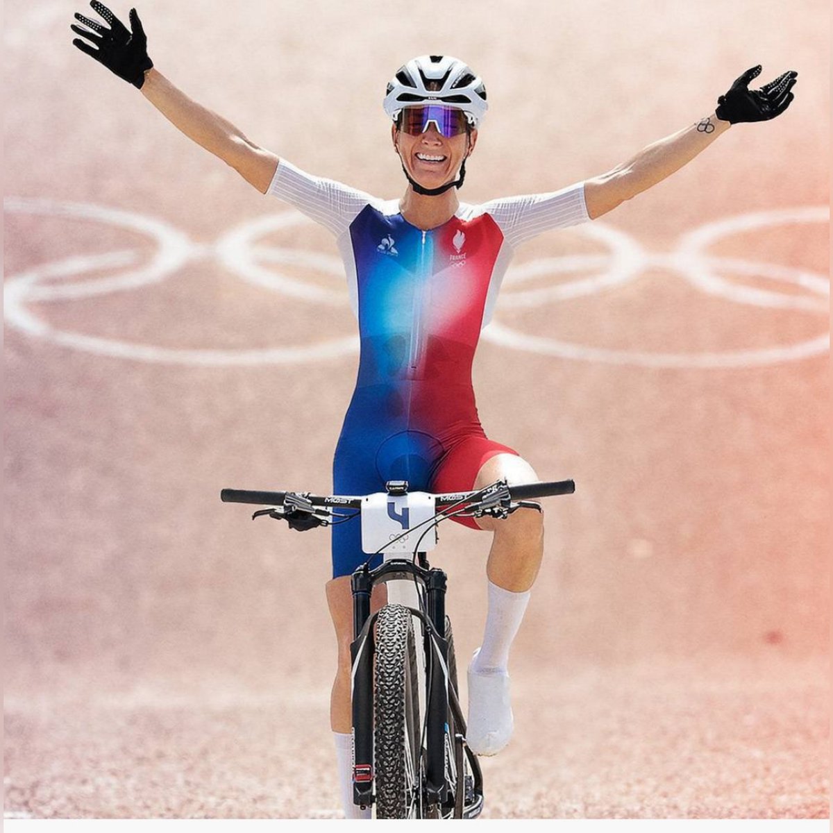 Immense bravo à Pauline pour sa médaille d’Or en VTT. Une année de sacrifices qui paye!!! Bon rétablissement à Loana également #paris2024