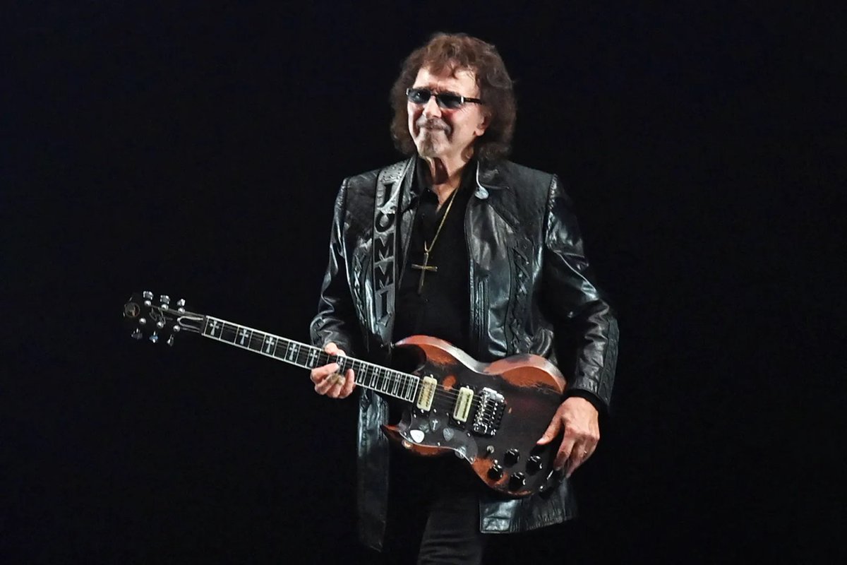 RollingStoneFra's tweet photo. 🎸 Découvrez Deified, le nouveau morceau solo instrumental de @tonyiommi, guitariste de @BlackSabbath : https://t.co/57dsX7AgSz
#tonyiommi #blacksabbath #deified https://t.co/xOZ2socMjM