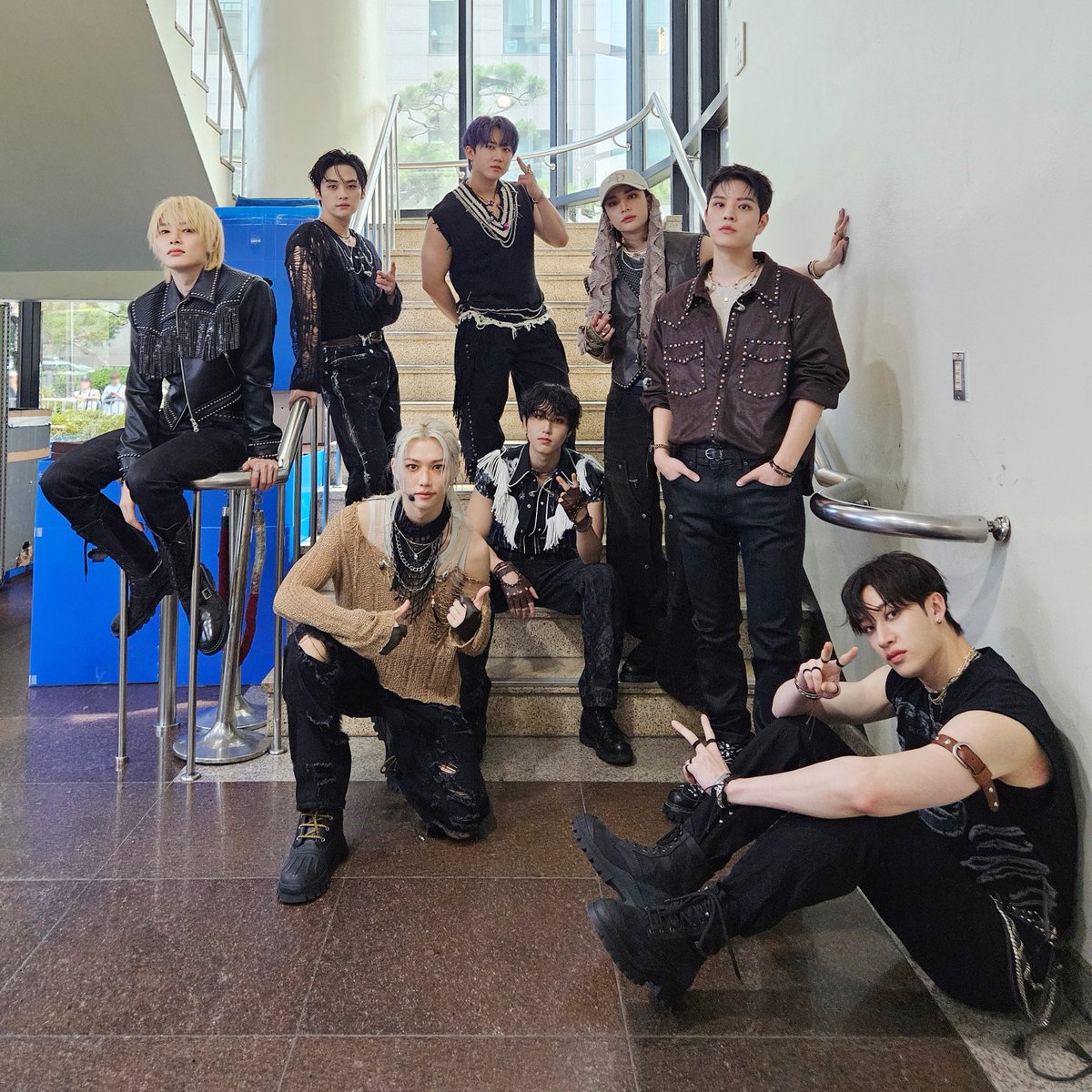 🇺🇸 <a href="/Stray_Kids/">Stray Kids</a> extends their record as the Korean act with most #1 hits on Billboard 200 this decade (2020s), now with 5.

STRAY KIDS dominATE BB200
#StrayKids5th_No1OnBB200
#ATE_Billboard200_No1
#스키즈5번째빌보드200_1위