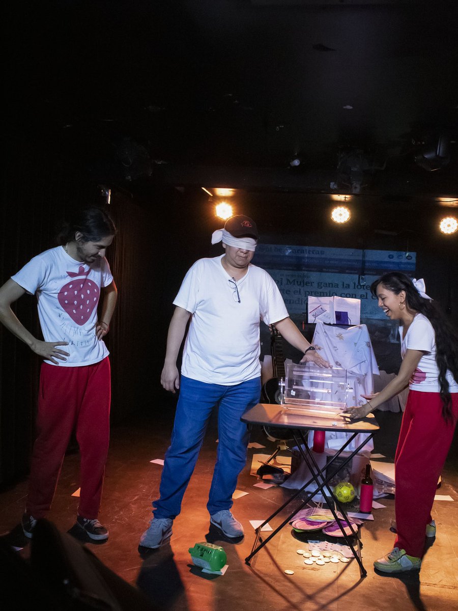 el77cultural's tweet image. 🍀 ¡ESTÁS DE SUERTE! 🍀 

Hoy tenemos pases dobles para la función de #SorteoLocal y serán para las primeras personas en contestar este tuit con un emoji del trébol de cuatro hojas. ✨🫵

¡Comenta ya!