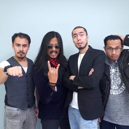 radiowhat.com #NowPlaying Mystery Girl <a href="/Sptband/">Shadow Puppet Theatre</a> <a href="/Emma_Scott/">Emma Scott</a> by Shadow Puppet Theatre #radio #internetradio #music #dj #podcast #musica #disco #dance #spotify #media #fm #radiostation #onair #djs radiowhat.com/Donate.html
 Buy song links.autopo.st/f9qw