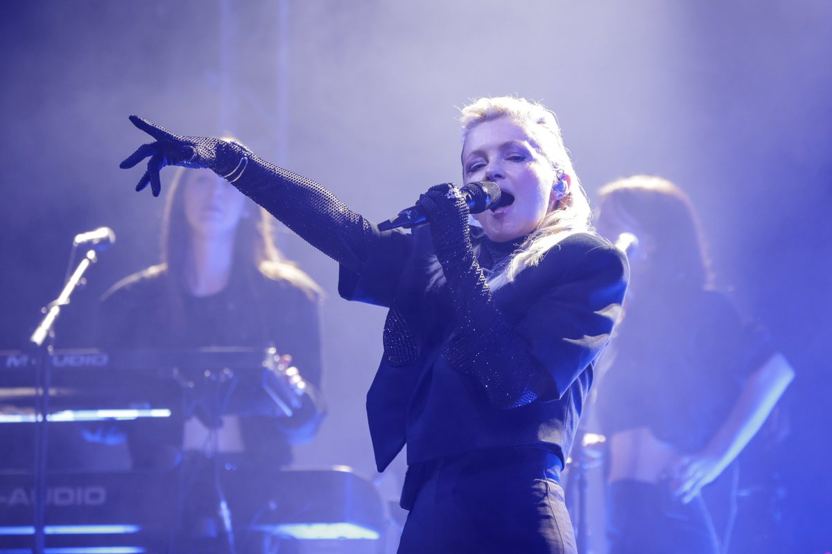 CasperFarrell's tweet photo. Mesmerising Alison Goldfrapp at WOMAD Festival

@WOMADfestival 
@alisongoldfrapp 
#womad #WOMAD2024 https://t.co/cjFIKthFmM