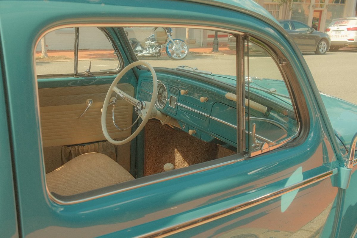 DB_sarcastico's tweet photo. Came across this beautifully restored VW Beetle in downtown earlier today. Love the color on this one. Super clean.
#punchbuggy
๐ท Fujifilm X100V | WCL-X100ii
๐๏ธ Vibrant Arizona https://t.co/RzzB2oLMwQ