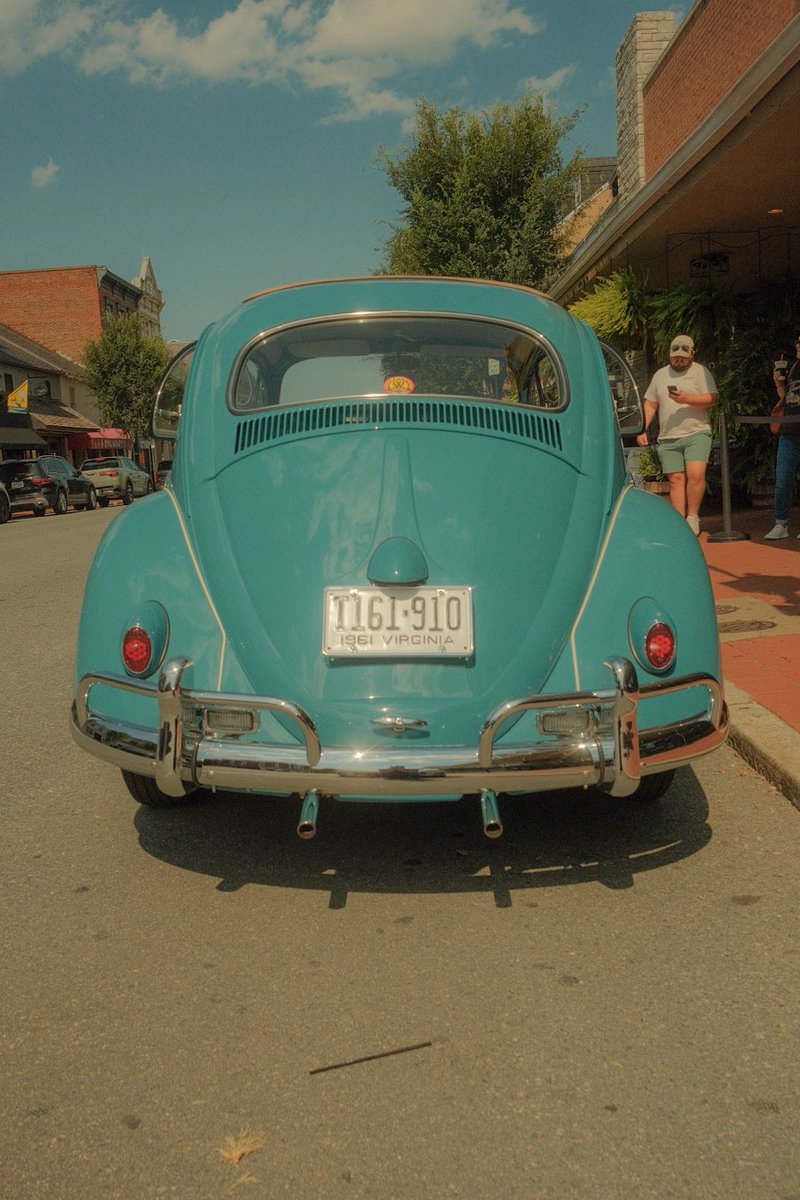 DB_sarcastico's tweet photo. Came across this beautifully restored VW Beetle in downtown earlier today. Love the color on this one. Super clean.
#punchbuggy
๐ท Fujifilm X100V | WCL-X100ii
๐๏ธ Vibrant Arizona https://t.co/RzzB2oLMwQ