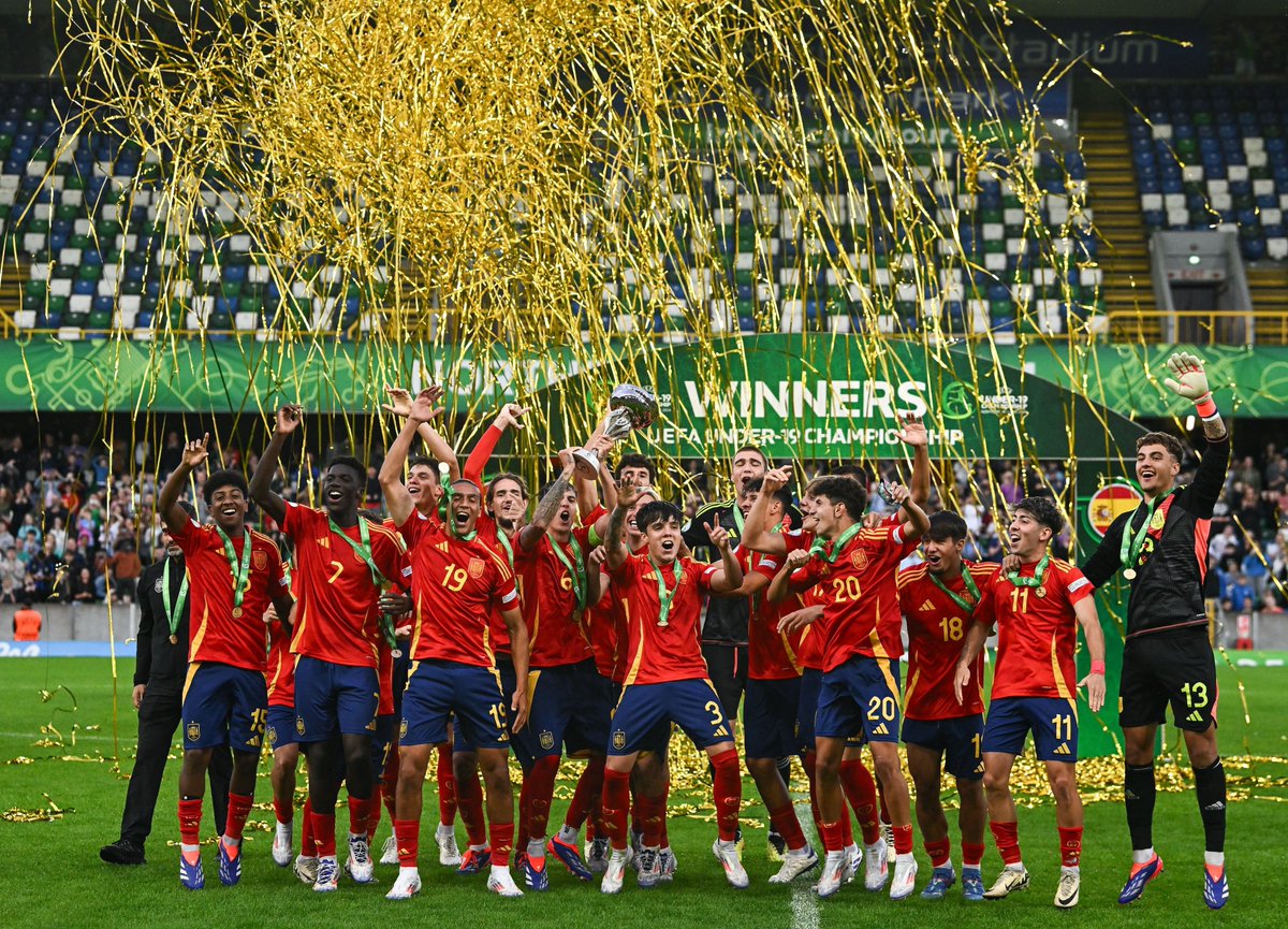 🧐¿Puede haber un verano mejor?

🏆 Campeona de la EURO 
🏆 Campeona del Europeo femenino sub-19
🏆 Campeona del Europeo sub-19 

🇪🇸 ESPAÑA 🇪🇸