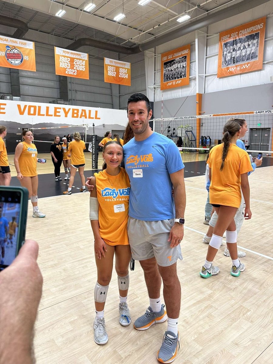 LyndseyRobVball's tweet photo. Thank you Tennessee Volleyball for such a fun experience at the elite camp! 🧡💙🍊 https://t.co/eElxMGYSmN
