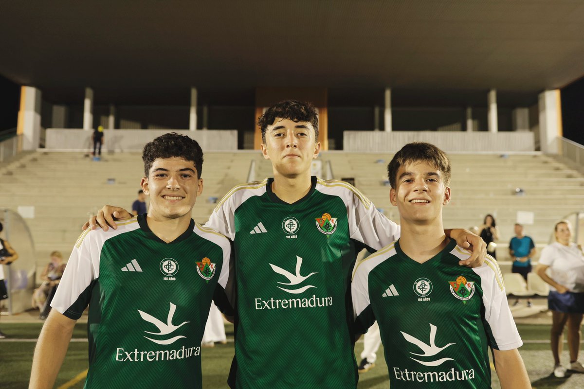 En este partido contra el <a href="/CCalamonte/">CD Calamonte</a> , estos son los TRES JUVENILES QUE HAN DEBUTADO en el PRIMER EQUIPO!!!