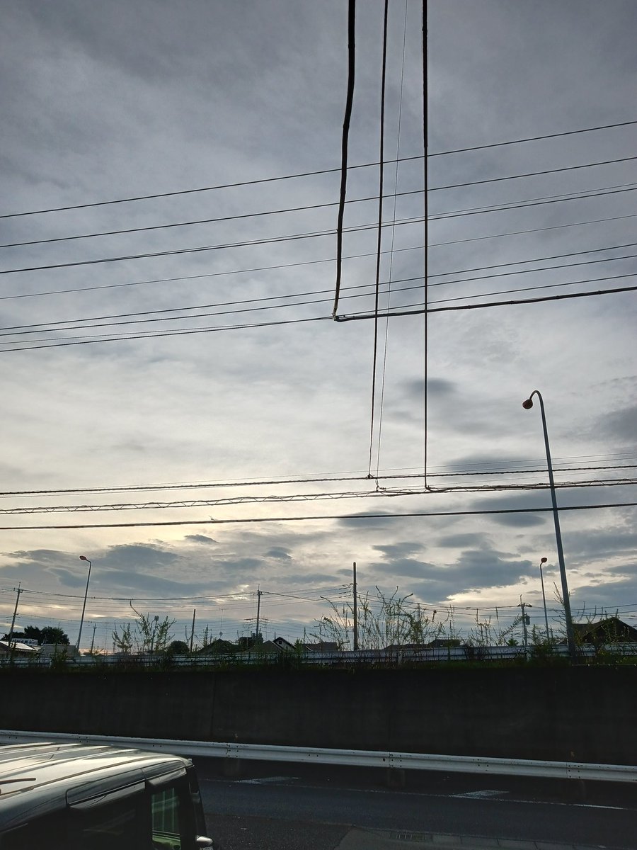 おはようございます＼(^o^)／
今週も宜しくです(⁠＾⁠∇⁠＾⁠)⁠ﾉ⁠♪
雲がかかってる埼玉です(｡･_･｡)
日中は晴れるようです(^O^)／
かなり暑くなるようです💦💦💦
新たな1週間が始まります(⌒▽⌒)
無理せずゆっくりマイペースで参りましょう(｀･ω･´)ゞ
頑張らないよ(^_^)v
水分補給を🥤🍵