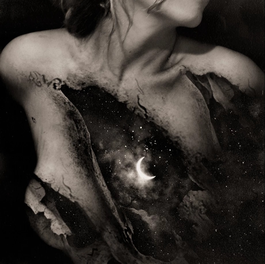 solisolsoli's tweet photo. Selene by Nádia Maria https://t.co/tIhEfqwJFk