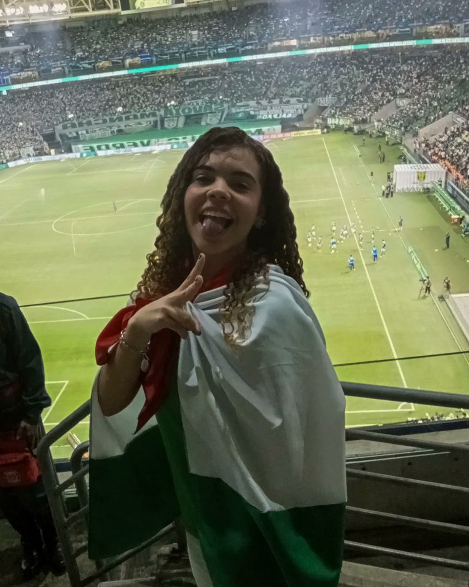 Karolynee14_'s tweet photo. Registrando no ttw 💚🇮🇹 https://t.co/T3tbXhkq22