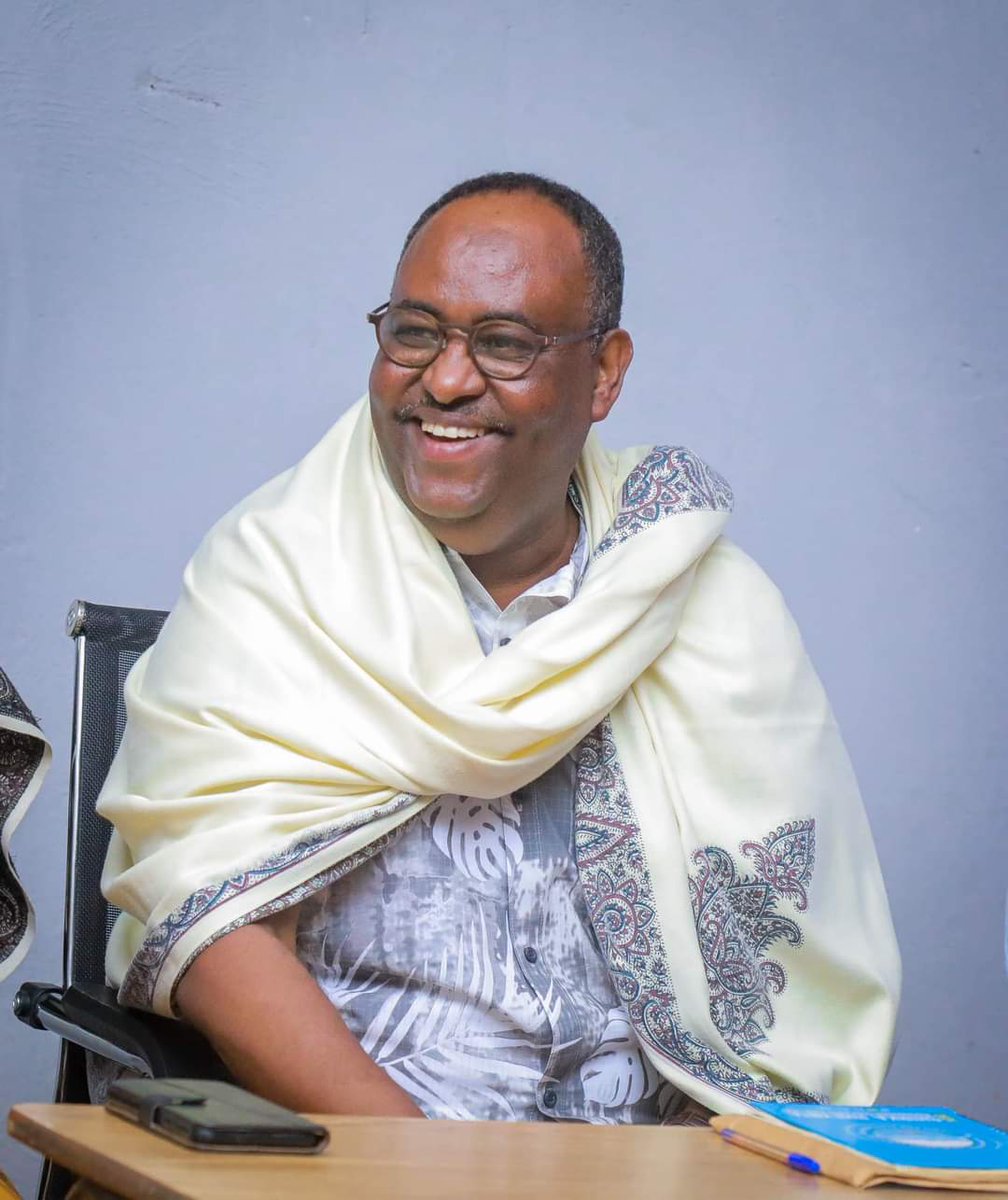 Plstatehouse's tweet photo. 1/2 Madaxweynaha Dowladda Puntland Mudane @HESaidADeni oo ku sugan degmada Godob-jiiraan ee gobolka Nugaal ayaa caawa kulan la qaatay maamulka degmada, odayaasha iyo waxgaradka guud ahaan deegaanada hoosyimaadda degmada. https://t.co/owgJgfF4WA