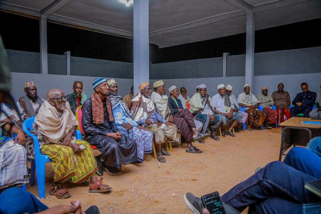 Plstatehouse's tweet photo. 1/2 Madaxweynaha Dowladda Puntland Mudane @HESaidADeni oo ku sugan degmada Godob-jiiraan ee gobolka Nugaal ayaa caawa kulan la qaatay maamulka degmada, odayaasha iyo waxgaradka guud ahaan deegaanada hoosyimaadda degmada. https://t.co/owgJgfF4WA