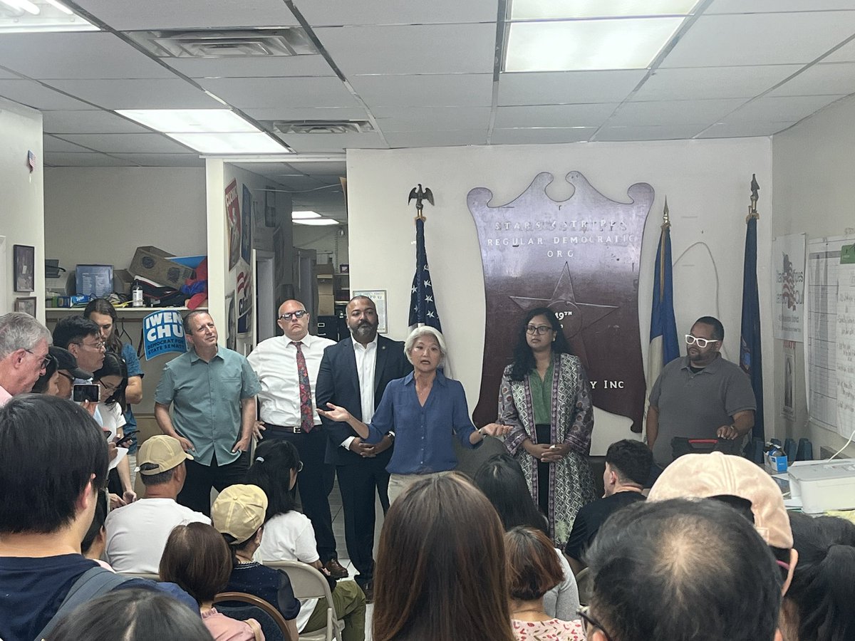 FilAmDemsNY's tweet photo. #FilAmDems showed up in Brooklyn today to knock on doors for @Iwen4NY! Great to see a strong coalition supporting her re-election! https://t.co/nCoqVhxh6w