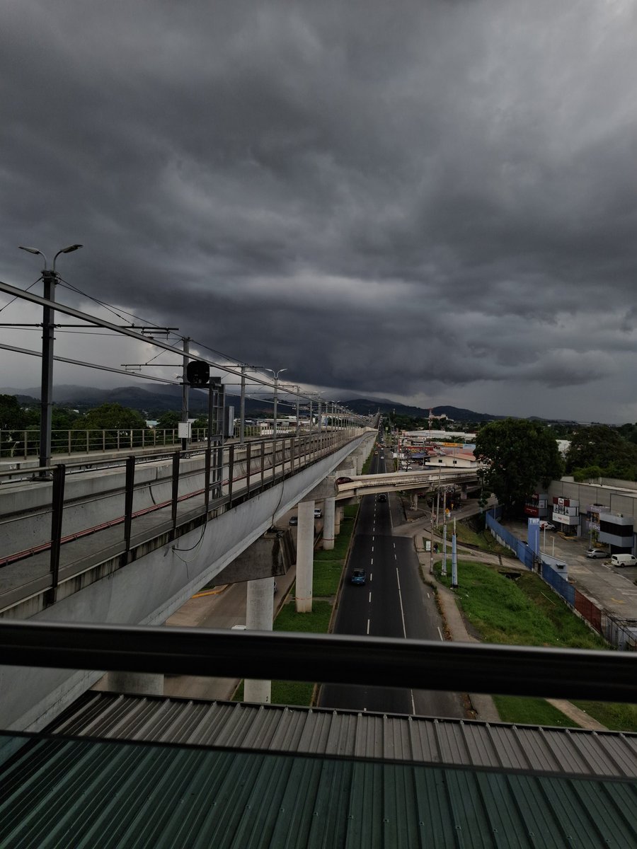 Notesoskr's tweet image. Decido ir al gym
-el clima:

#panama #cerroazul