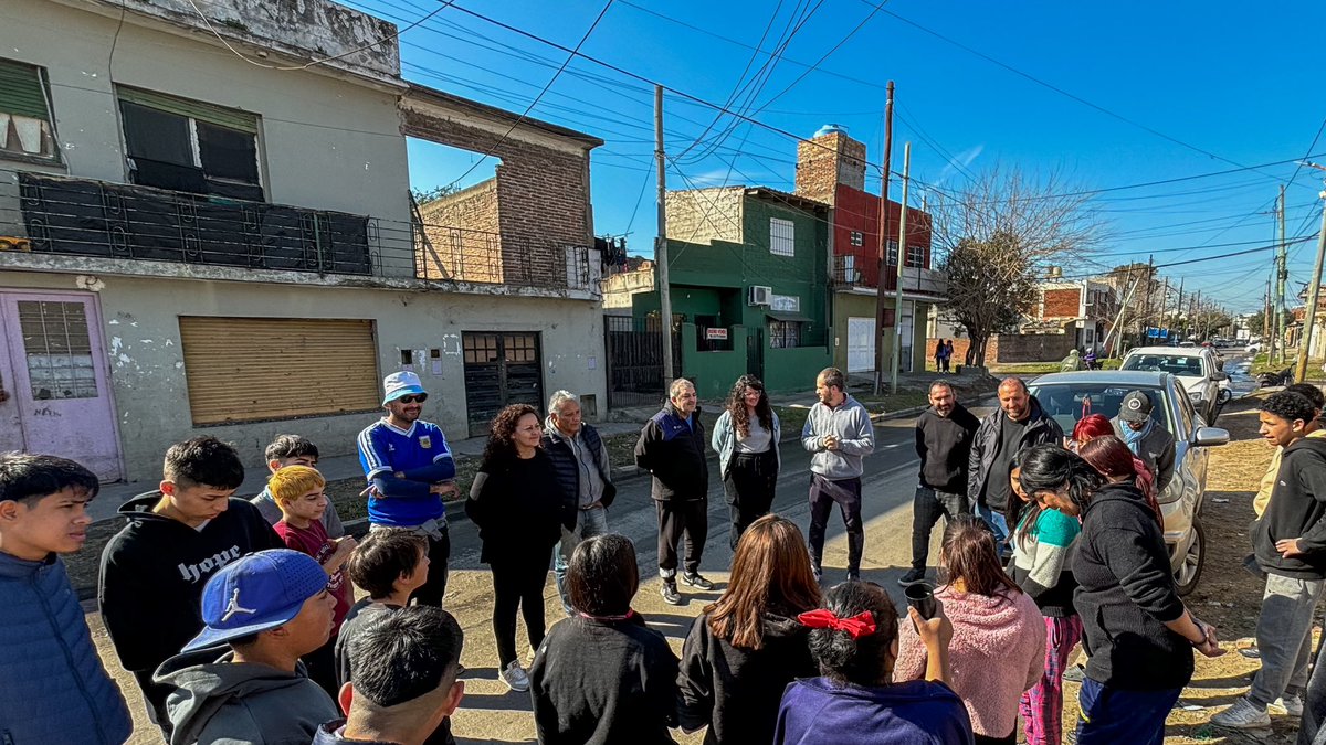 fabiorbaez's tweet photo. 🏫📚Puesta en valor del frente de la Escuela N°15 en Bernal Oeste.🏫📚

@mayrasmendoza 
@BereniceLatorre 
@facarivero 
@JoacoDesmery 
@nelsonchavez https://t.co/Krzt6rIpFQ