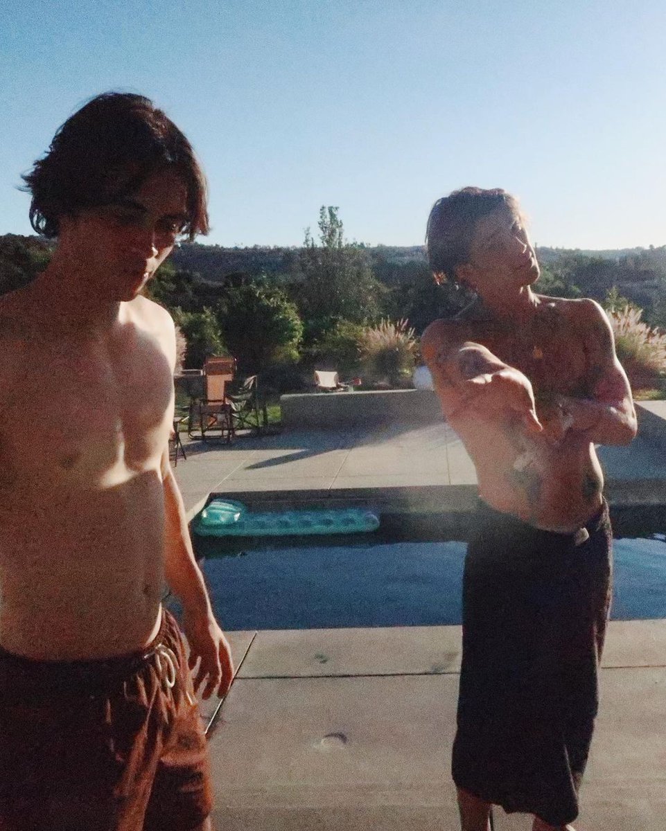 sebnock's tweet photo. ⠀ ⠀⛓ ̨  @ 𝐬𝐞𝐛𝐧𝐨𝐜𝐤 posted on instagram

teenagers on the weekends https://t.co/ExuoUMAMcU