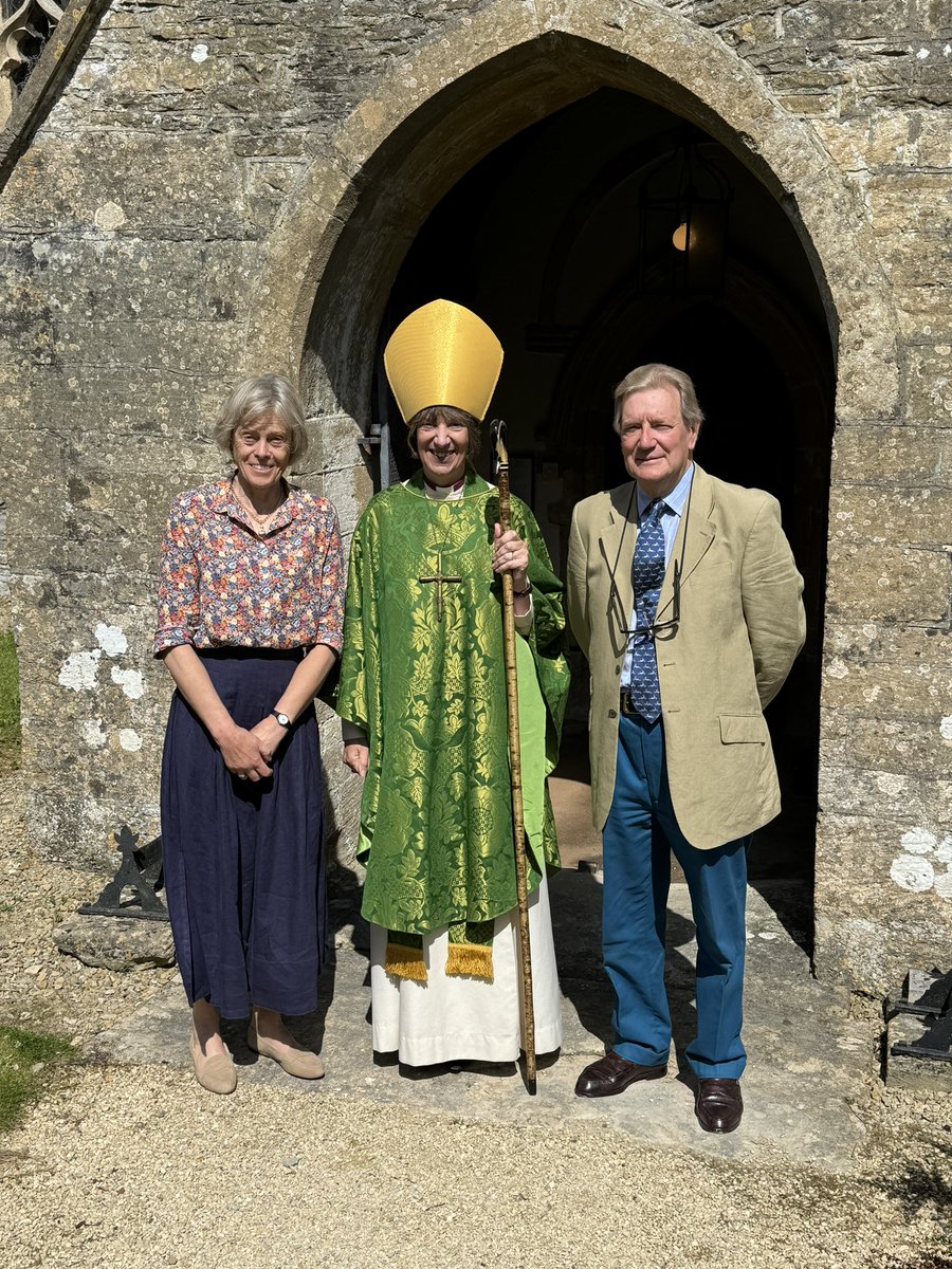 bishopschaplain's tweet image. ✨So good to be at St. Andrew, Miserden this morning with @BishGloucester ✨