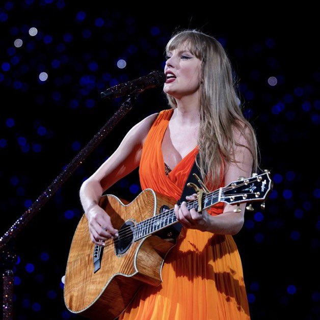 TTPDlor's tweet photo. 🚨| TAYLOR SWIFT PERFORMS A MASHUP OF "Seksoholik" and "Barka" FOR THE ERAS TOUR IN WARSAW, POLAND! #WarsawTSTheErasTour https://t.co/TW6HuoHw23