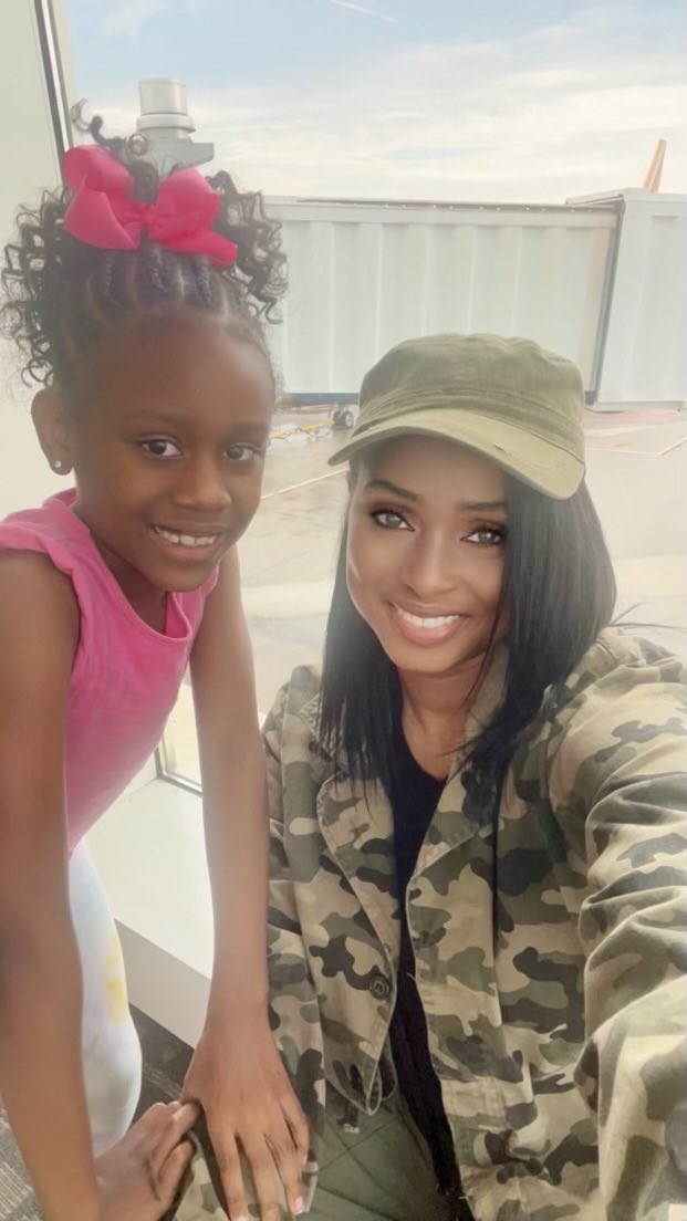 MichelleHorne72's tweet photo. My baby was so excited to get on the plane for the very first timeπ₯° the turbulence was Bad and she wasnβt even afraid at allπ
but her mama was terrifiedπ«Lord Thank You Lord for safe travels there and backππ½π #HappySunday #SundayFunday #Grateful #Thankful #Blessed #JesusGirlsπ https://t.co/xC4SW99Hf4