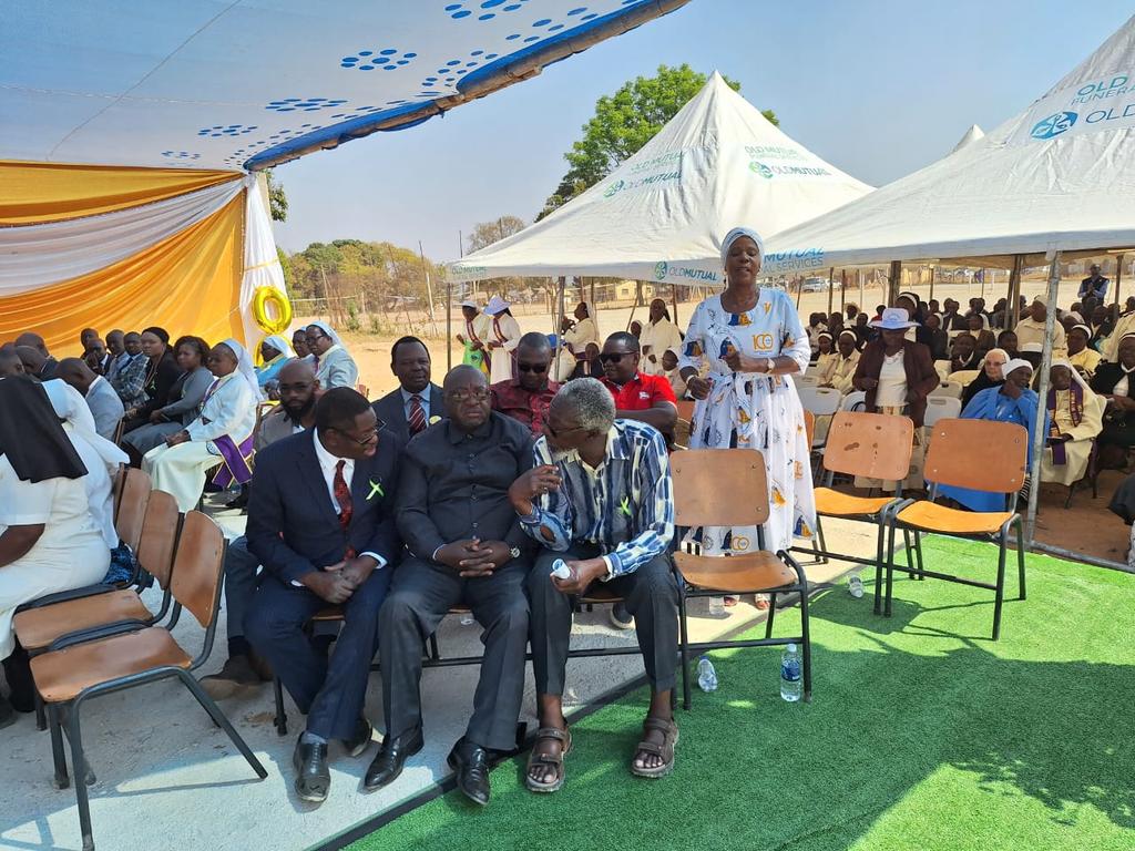 muzengimunya's tweet photo. Visitation Makumbi acentenary celebrations wthG.Wst Mp Hon B.Nyamupinga,Hon Mangwana &Dr Rushwaya repreresenting the presidum @edmnangagwa #huchi &VP Chiwenga in unveiling a Plaque(pt1 n pics).Kuti nyengu @Varakashi4ED @ZANUPF_Official @zanupf_patriots @nickmangwana @enkudheni https://t.co/aFSytg7tJy