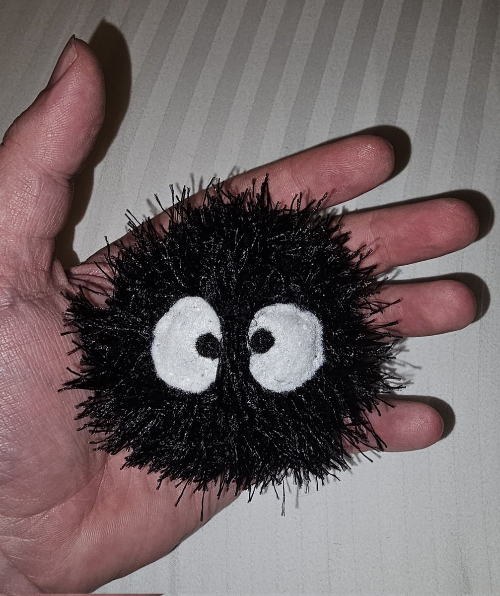 CeruleanCrafts's tweet photo. I'm away from home right now, so I can't work on my chicken patterns... So instead, I'm making dust sprites! Lots and lots of dust sprites 😊 They're very portable, and only take a little over an hour to make each one. I love giving them their own personalities and expressions. https://t.co/Ma9Bk7bR4C