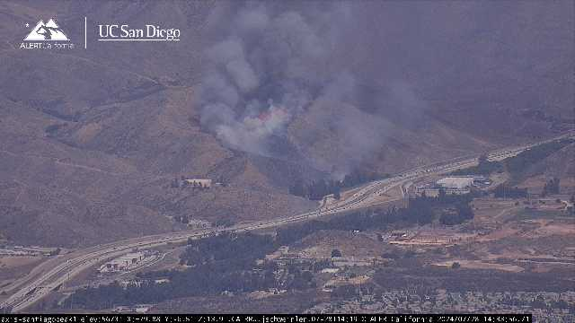 engineco16's tweet photo. AA310 reporting it may go several 100 acres, ordering a couple more tankers.#WalkerFire #LakeElsinore https://t.co/ub2igx4DDL