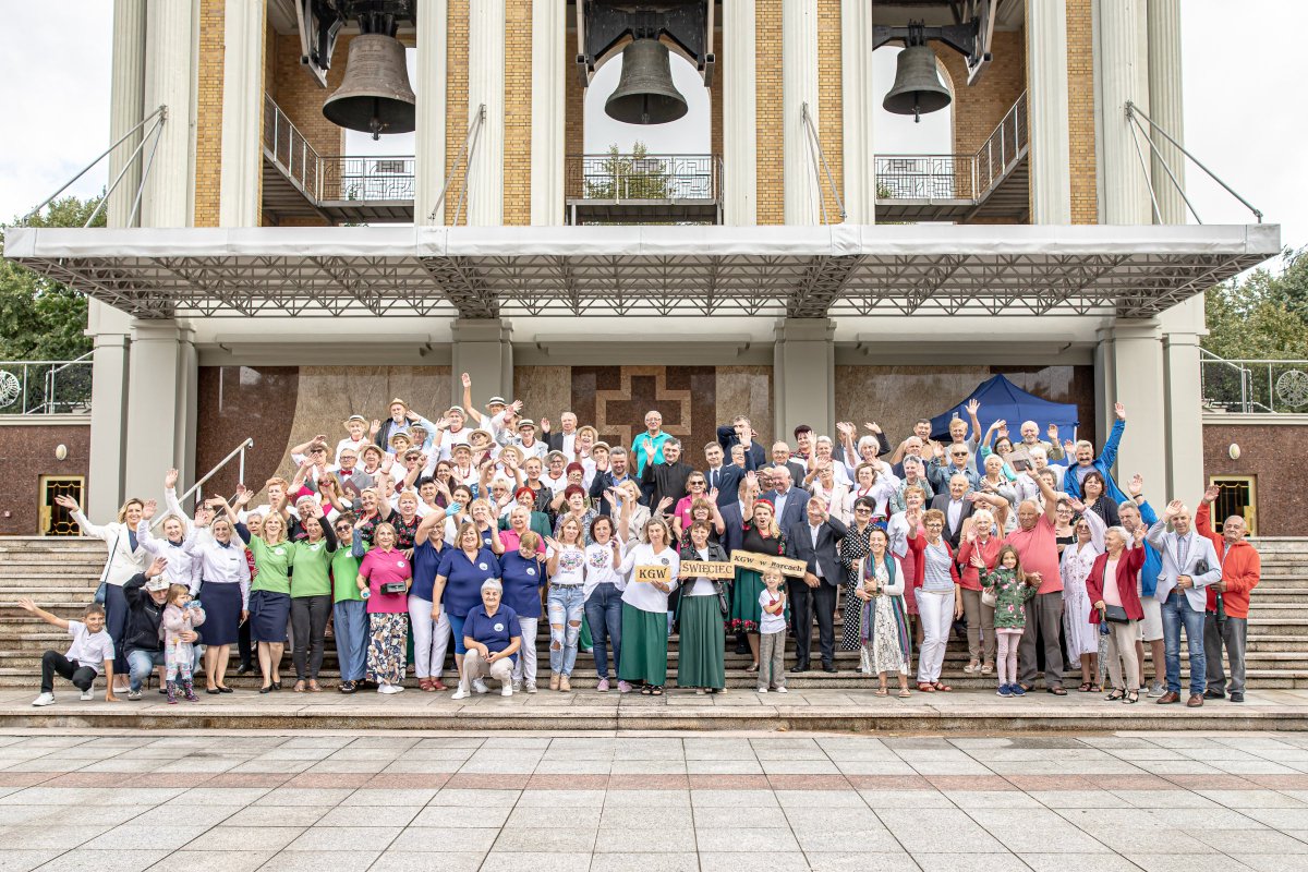 Lichen_INFO's tweet photo. 4. Dzień Dziadków i Osób Starszych w Licheniu to https://t.co/422LtlBUSY.: różaniec w intencji wnuków, Msza w intencji dziadków i seniorów, zwiedzanie Lichenia, koncert orkiestry, Festiwal Ciast i wiele więcej!
Relacja: https://t.co/zGmSAym0Om https://t.co/Kyb6KBuaWc