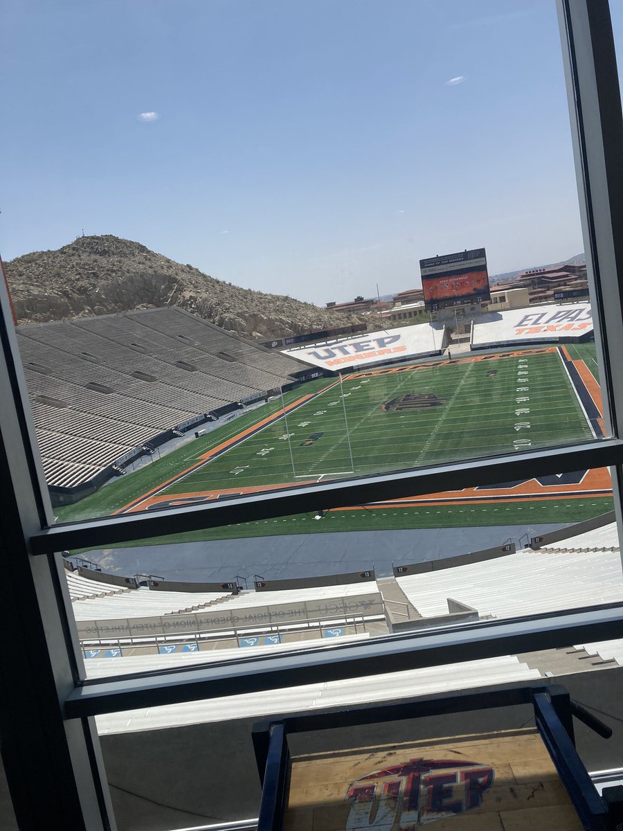 Hayden_14_dau's tweet photo. Had a great camp and weekend in El Paso with @UTEPFB thank you @CoachJDulaney for the hospitality and great coaching! And @CoachSWUTEP for displaying a great environment and program 💯💯 https://t.co/ZWoiiq0dsn