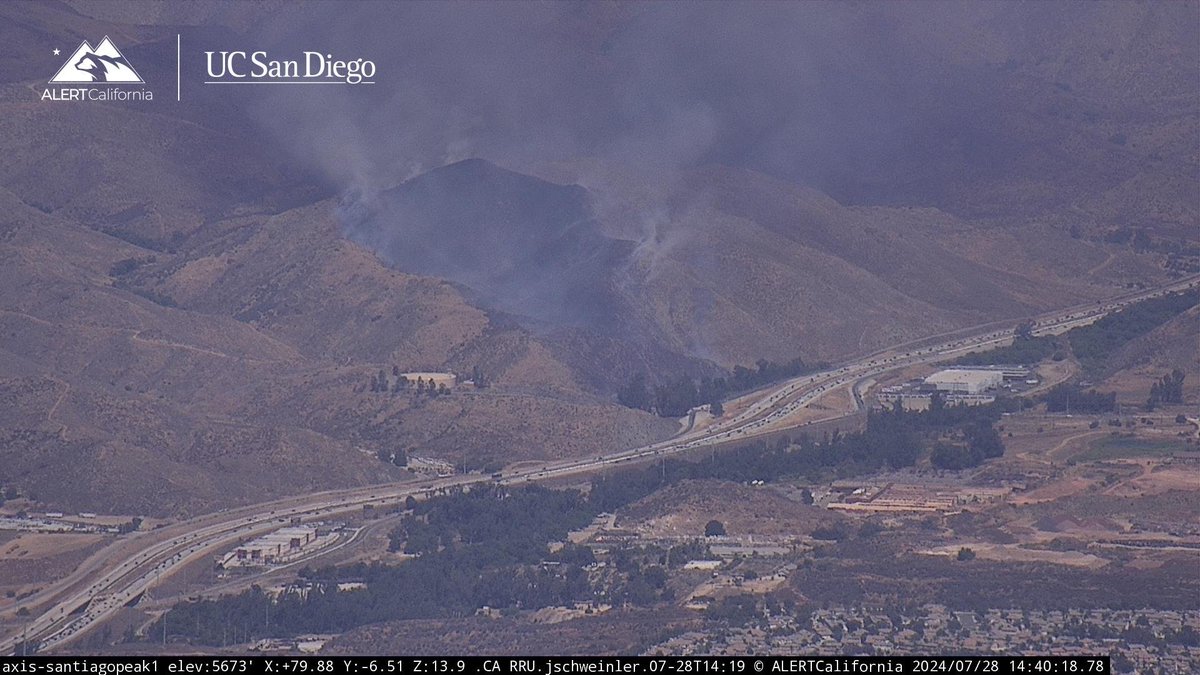 engineco16's tweet photo. #WalkerFire has hit the ridge. #LakeElsinore Nice spot outside the line. https://t.co/vXS0C2BBE2