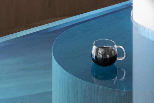 luusssso's tweet photo. An incredible interior at the Blue Bottle Coffee location in Osaka, Japan https://t.co/MFpJCGvUNo